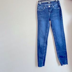 Cute girls Hudson jeans fit for any occasion